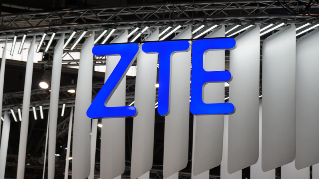 <b>ZTE este amendată de Statele Unite cu suma de 1.2 miliarde de dolari pentru exportul ilegal în Iran și Coreea de Nord</b>O veste deloc bună vine astăzi pentru ZTE, companie de origine chineză ce este sancționată de Statele Unite pentru exportul către Iran și Coreea de Nord a unor echipamente de telecomunicații. Aceste două țări menționate aici se află pe lista neagră