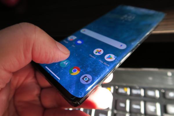 Motorola Edge+: Benchmark-urile ne arată că ar fi cel mai bun telefon de gaming cu Snapdragon 865