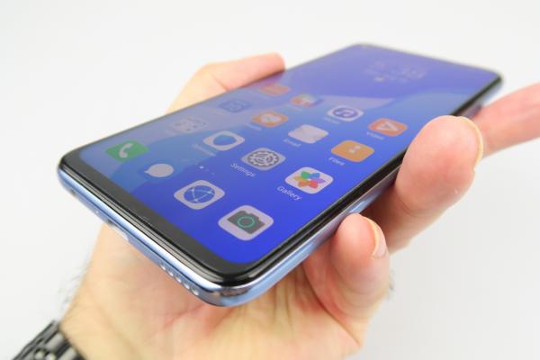 Huawei P40 Lite 5G: Display IPS LCD în normele obişnuite