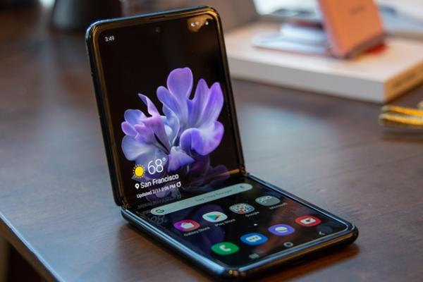 Samsung pregăteşte un telefon pliabil de buget; Ar putea fi un model derivat din Galaxy Z Flip