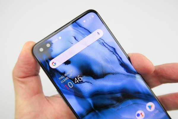 Luminozitate display OnePlus Nord și ecranul văzut la microscop