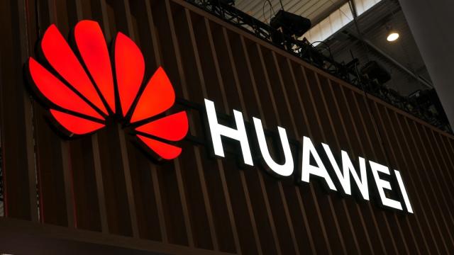 <b>Iată reacţia oficială Huawei la noul proiect de lege 5G: transparența companiei, exemple din UE şi un proiect de lege grăbit în România</b>Cu câteva zile în urmă am scris despre pierderile pe care le-ar putea înregistra România dacă adoptă noul proiect de lege 5G. E vorba despre un proiect apărut pe 4 august, cu dezbatere publică pe 17 august 
