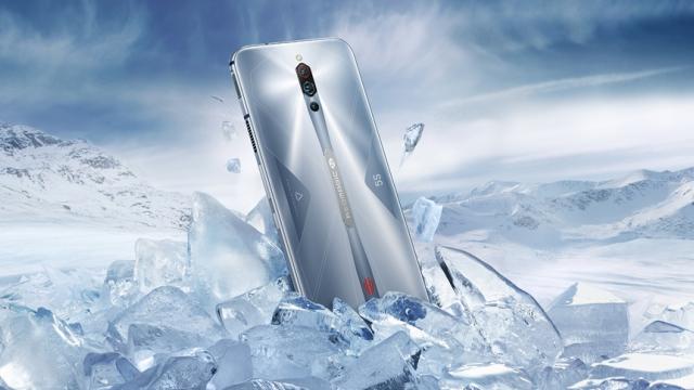 <b>Nubia Red Magic 5S este acum disponibil la precomandă în Europa; Iată cât costă cel mai nou telefon de gaming</b>Dacă aţi ţinut banii deoparte până acum şi nu aţi cumpărat un telefon de gaming, ei bine de azi aveţi o nouă opţiune. Nubia Red Magic 5S a început să fie disponibil la precomandă global de astăzi şi costă doar