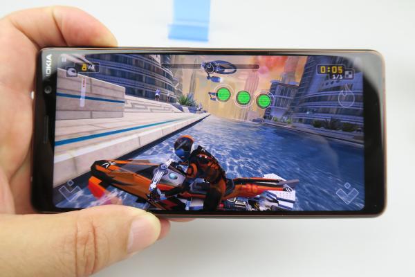 Nokia 7 Plus: Benchmark-uri care sar şi peste iPhone 7 Plus chiar