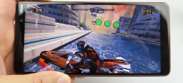 Nokia 7 Plus: Benchmark-uri care sar şi peste iPhone 7 Plus chiar