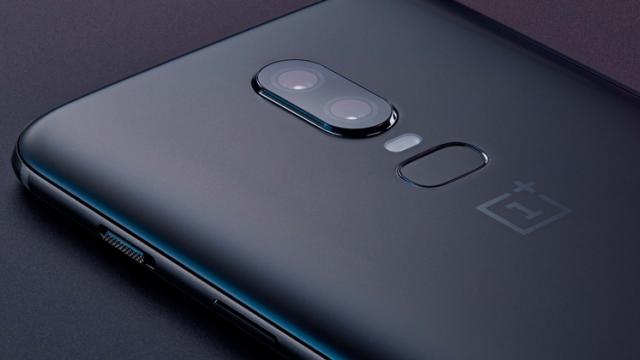 <b>Preț și disponibilitate OnePlus 6 în România</b>La nici 24 de la debutul smartphone-ului OnePlus 6 iată că avem parte și de primele listări ale telefonului pe plan local, semn că un articol de tip Preț și Disponibilitate este clar necesar. Descoperim că pentru moment doar varianta