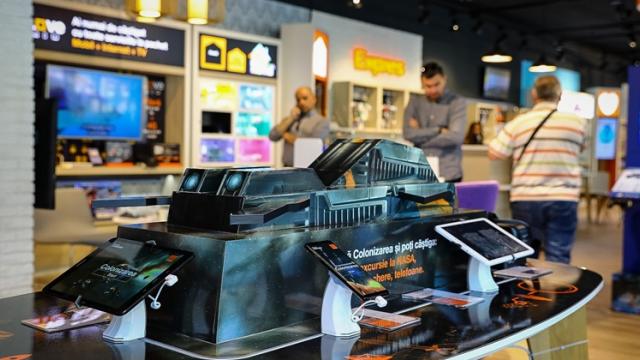 <b>Orange România lansează Colonizarea: te joci la Orange Smart Shops şi câştigi excursie la NASA, telefoane Galaxy S9 şi mulţi giga</b>În această zi frumoasă de primăvară operatorul Orange România a găzduit un eveniment special de presă cu scopul de a lansa Colonizarea. Acesta poate fi descris drept un concurs, unul la care abonații și utilizatorii prepay Orange pot participa