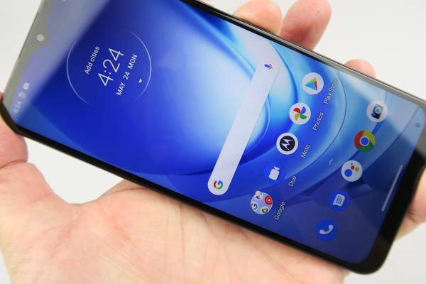 Motorola Moto G50: Display bun la interior, privit din faţă