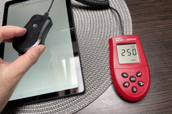 Luminozitate display Samsung Galaxy Tab A7 10.4 (2020) și ecranul văzut la microscop