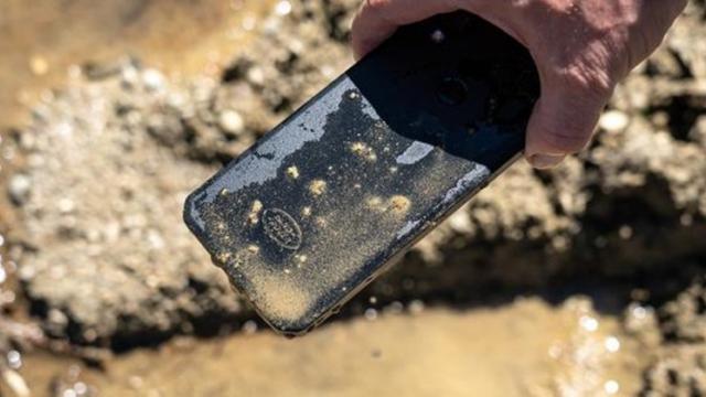 <b>Smartphone-ul robust Motorola realizat în colaborare cu Bullitt Group urmează să debuteze curând; Ar avea CPU Snapdragon 662 și baterie de 5000 mAh</b>În luna februarie a acestui an aflam o veste surprinzătoare. Motorola urmează să intre pe piața telefoanelor robuste, alături de Bullitt Group, compania din spatele telefoanelor CAT. Astăzi au apărut noi detalii despre acesta și pare-că urmează