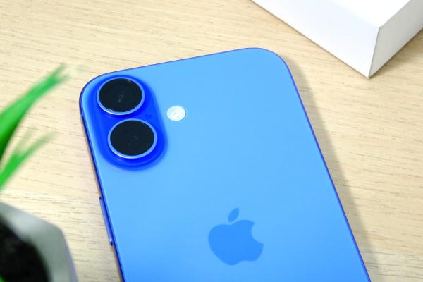 Cel mai vândut telefon din 2025 este un iPhone; Top 10 vânzări potrivit Counterpoint este aici!