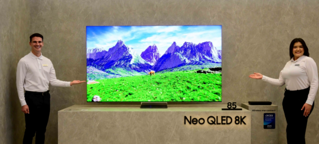 Ştiaţi că: puteţi controla televizoarele Samsung cu ceasul şi puteţi face filmele vechi 4K în 2025 cu Vision AI