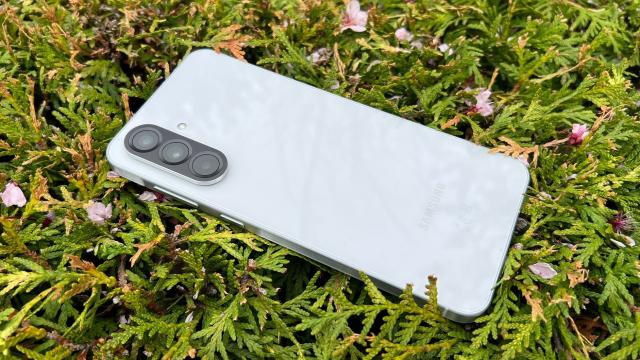 <b>Unele unități Galaxy A56 suferă de bootloop după ultima actualizare; Există o rezolvare!</b>Galaxy A56 a debutat cu Android 15 și One UI 7 la bord, urmând să primească actualizări pentru următorii 6 ani. Un update minor a sosit pentru acest model recent, printre noutăți existând posibilitatea de a lansa Gemini printr-o apăsare îndelungată