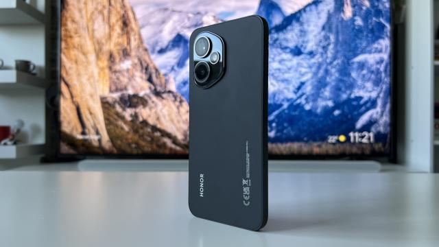 <b>Honor 400 review detaliat în limba română (evaluare Mobilissimo)</b>Este final de primăvară și avem în față telefonul ideal de luat în vacanță și nu numai. Se numește Honor 400 și este un mid-range ce revoluționează segmentul printr-o cameră inedită ce face în sfârșit ceea ce auzim de multă vreme