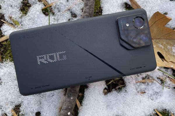 ASUS ROG Phone 8 Pro: Suita de conectivitate completă, cu două porturi USB-C chiar