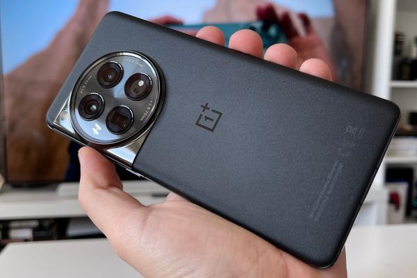 OnePlus 12 review detaliat în limba română (Evaluare Mobilissimo)