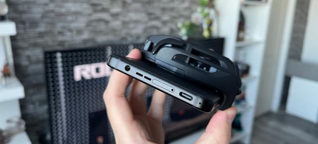 ASUS ROG Phone 8 Pro: Acustica are de suferit ca urmare a modificărilor estetice, un sistem stereo clasic