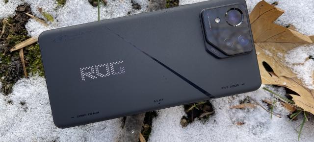 ASUS ROG Phone 8 Pro: Suita de conectivitate completă, cu două porturi USB-C chiar