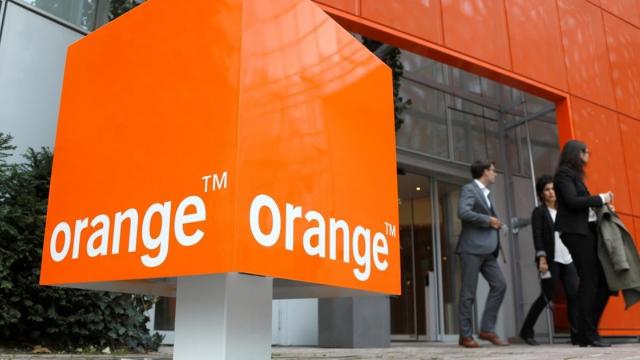 <b>Schimbare majoră la Orange: 3G se retrage, 4G și 5G în prim plan de la jumătatea lui 2024</b>Orange România a anunțat planurile de închidere treptată a rețelei 3G începând cu iunie 2024, marcând un pas important în evoluția serviciilor de telecomunicații. Această decizie, care reflectă tendința globală, este motivată de dorința de a îmbunătăți