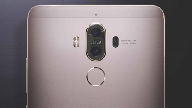 <b>O variantă de Huawei Mate 9 cu 6 GB RAM îşi face apariţia online, în premieră globală la evoMAG.ro și QuickMobile.ro</b>Inițial phablet-ul Huawei Mate 9 a fost anunțat doar în versiunea cu 64 GB de stocare și 4 GB memorie RAM, dar la scurt timp am aflat și despre existența unei variante cu 32 GB de stocare flash și 4 GB RAM. Acum apare în ecuație un alt model care ne oferă