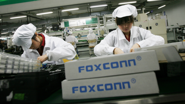 <b>Foxconn ar urma să construiască un nou campus în Shenzhen care va include și o fabrică dedicată dezvoltării de prototipuri Apple</b>Aflăm astăzi prin intermediul unui nou raport din partea publicației Nikkei Asian Review, faptul că Foxconn are în plan ridicarea unui nou campus în Shenzhen, China. Printre facilitățile de aici se va număra și una special dedicată dezvoltării de prototip