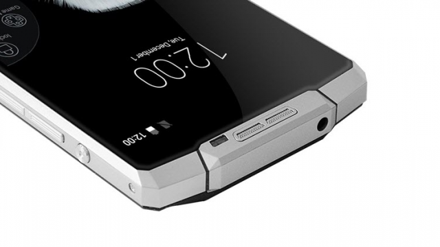 <b>Oukitel K10000, telefonul cu baterie de 10000 mAh costă doar 630 lei și se livrează din depozitul european!</b>Dacă autonomia telefonului vă pune mereu probleme, atunci poate că este momentul propice să vă schimbați dispozitivul. Cea mai bună alegere pe care o puteți face dacă vreți să puneți bateria pe primul plan, este Oukitel K1000 - telefon care după cum și