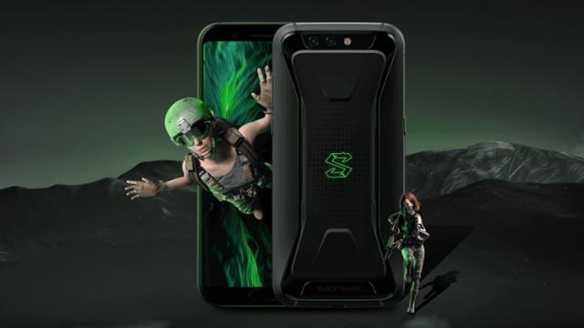 <b>Xiaomi BlackShark are dotări de flagship 2018, la preţ cu 1.000 de lei mai mic față de concurență!</b>Din ciclul "alertă preţ bun", am găsit în ultimele 24 de ore o ofertă excelentă la un telefon de gaming la PCGarage.ro. Este un Xiaomi Black Shark, care a debutat cu 2 săptămâni în urmă şi are dotări fix unu la unu cu marile flagship-uri ale anului.