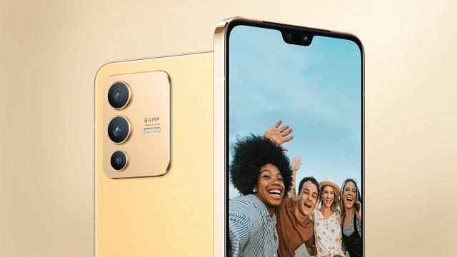 <b>Selfie phone-ul vivo V23 5G ajunge în Europa! Telefon care își poate schimba culoarea, cu două camere frontale și bliț dual</b>Dacă sunteți pasionați de social media și selfie-uri, s-ar putea să vă placă noul smartphone al celor de la vivo. Vorbim despre modelul vivo V23 5G, selfie phone ce a debutat astăzi oficial în Europa, iar în următoarea perioadă va ajunge și în România