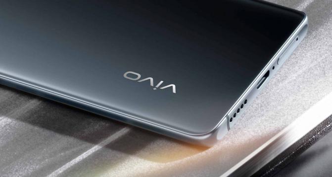 <b>Întregul portofoliu de noutăţi vivo primeşte date de lansare: vivo X Note, X Fold, vivo Pad (+ fotografii tabletă), X80, iQOO Neo6</b>vivo îşi ia în serios rolul de companie din top 5 producători smartphone şi are planuri mari pentru 2022. Văzusem deja scăpând pe rând tableta vivo Pad, telefoane iQOO Neo6, seria X80, dar şi un vivo X Note şi vivo X Fold recent
