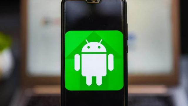 <b>Peste 100.000 de utilizatori Android au instalat aceasta aplicaţie care le fură parolele; Trebuie ştearsă imediat!</b>V-am obişnuit deja cu materiale săptămânale despre malware-ul din Google Play Store şi aplicaţii care fură date, introduc malware pe telefon sau keyloggere. Din fericire telefoanele nu sunt lovite de ransomware aşa des ca PC-urile