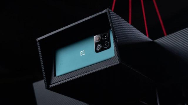 <b>OnePlus 10 Pro va debuta oficial la nivel global pe 31 martie! Flagship-ul a fost trimis în stratosferă pentru a realiza fotografii cu orizontul</b>OnePlus 10 Pro a debutat deja în China încă de la începutul lunii ianuarie. Am avut parte de un video hands-on cu acesta în cadrul târgului tehnologic MWC 2022 organizat la Barcelona și intuiam noi pe atunci că debutul este aproape. Iată că am și avut