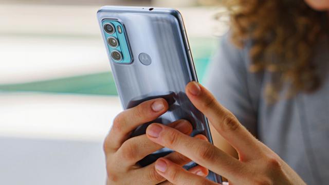 <b>Motorola Moto G62 ar debuta curând! Ar aduce o cameră principală de 50 MP și o baterie masivă, de 6.000 mAh</b>Despre Motorola s-a scris mult în ultima perioadă, compania pregătind lansarea multor smartphone-uri în următoarele luni. În urmă cu două zile scriam despre Motorola Moto G52, ieri despre Moto G82 5G, iar acum apar detalii legate de așa-zisul Moto G62