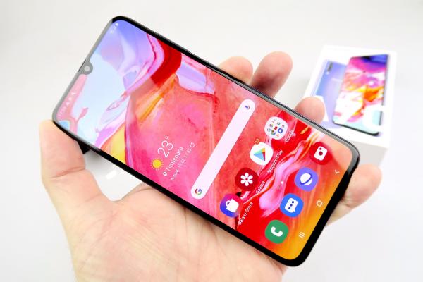 Samsung Galaxy A70: Display ideal de consum video