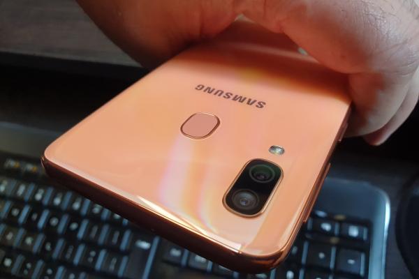Samsung Galaxy A40: Camera de A50 un pic mai Lite, dar nu foarte mult