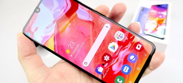 Samsung Galaxy A70: Display ideal de consum video