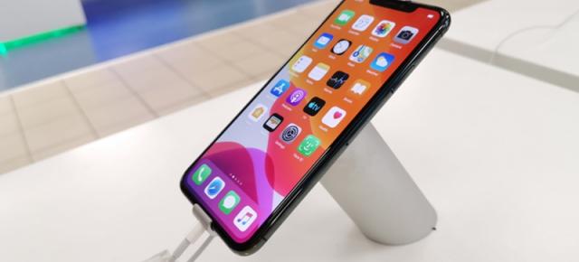 iPhone 11 Pro Max impresii: prea mare, prea greu, phablet-urile de acest gen sunt depăşite (Hands On Video)