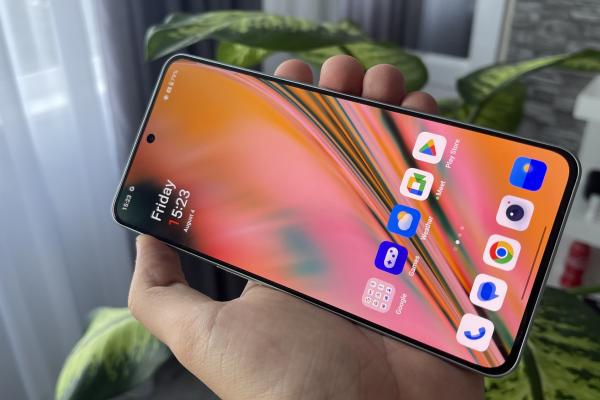 OnePlus Nord 3: Display-ul perfect de mid-range? Plat, cu muchii înguste și luminozitate de flagship