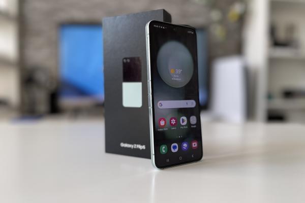 Samsung Galaxy Z Flip5 - Unboxing