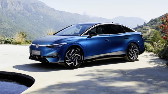 <b>Noul sedan electric Volkswagen ID.7 este acum la precomandă în Europa; Cât costă rivalul direct al lui Tesla Model 3? </b>Piața automobilelor electrice are de astăzi un nou sedan pregătit să îl înfrunte pe Tesla Model 3 și vorbim, așa cum spune și titlul postării de față, despre VW ID.7 - model care de acum este disponibil la precomandă în Europa