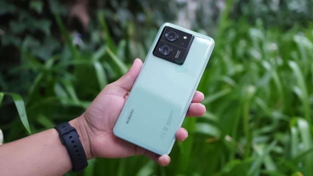 <b>Xiaomi 13T primeşte un unboxing şi fotografii hands on în America de Sud (Video)</b>Xiaomi 13T Pro a primit o certificare în această săptămână, una care i-a dezvăluit designul, în câteva fotografii. Acum avem chiar mai mult de atât, un unboxing, de această dată pentru 13T care vine din America de Sud, cu tot cu fotografii 