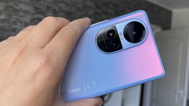 <b>Cititorii testează OPPO Reno10 5G! Cum se descurcă telefonul la sesiuni de gaming intense, scenarii de captură foto-video complexe și chiar navigare Waze pe motor? (#renoview)</b>Finalul verii a venit cu o provocare neașteptată de la OPPO care ne-au propus să testăm smartphone-ul OPPO Reno10 5G într-o manieră diferită de cea clasică, un soi de experiment. Ați fost implicați și voi cititorii, care ne-ați sugerat 