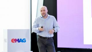 eMAG accelerează investițiile în AI și logistică; Platforma a trecut de un miliard de vizite în 2025, iar asistentul iZi și Marketplace-ul devin priorități în 2026