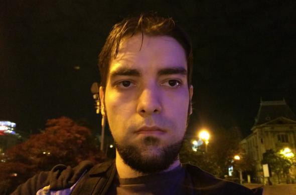 Selfie low light (Samsung Galaxy S7 vs Huawei P9 vs Xiaomi Mi 5):  Xiaomi Mi 5