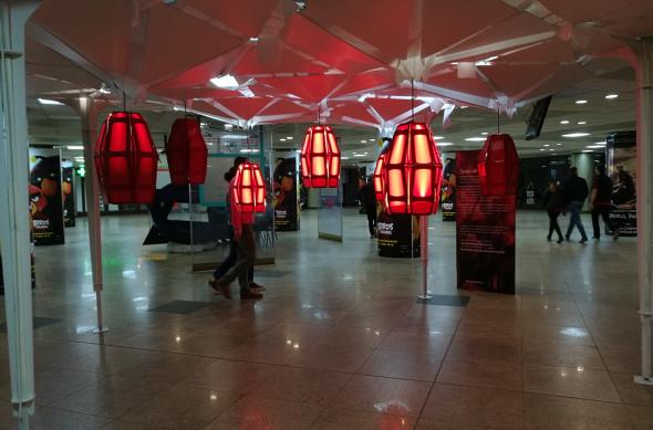 Low light la interior (Samsung Galaxy S7 vs Huawei P9 vs Xiaomi Mi 5): Huawei P9