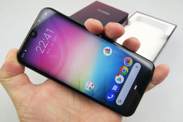 Allview V4 Viper Unboxing: Telefon de buget arătos, cu cameră duală și Android Pie (Video)