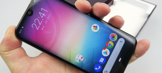 Allview V4 Viper Unboxing: Telefon de buget arătos, cu cameră duală și Android Pie (Video)