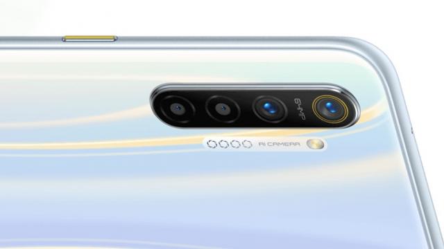 <b>Oppo Realme XT este un nou telefon cu cameră de 64 mpx; Are și baterie de 4000 mAh, procesor Snapdragon</b>Din partea celor de la Oppo vine pe final de săptămână și lansarea lui Realme XT, un nou telefon cu cameră foto de 64 megapixeli în spate. Xiaomi deschidea balul lansărilor de asemenea telefoane cu aproximativ