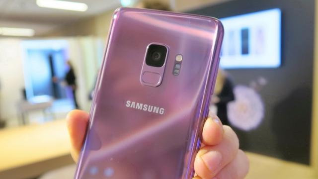 <b>Samsung a început testarea lui Android 10 pe modelele Galaxy S9 și Galaxy S9+</b>Așa cum eram informați cu doar o săptămână în urmă, sud-coreenii de la Samsung au început testarea lui Android 10 pe terminalele din portofoliu încă din această lună - pe listă aflându-se și modelele Galaxy S9 și Galaxy S9+