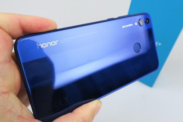 Mini Turul Magazinelor #74: Proiector la 800 lei, Honor 8X la reducere, robot curăţat geamuri şi sistem de gaming
