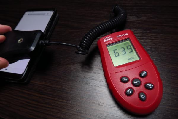 Luminozitate display Nokia 9 Pureview